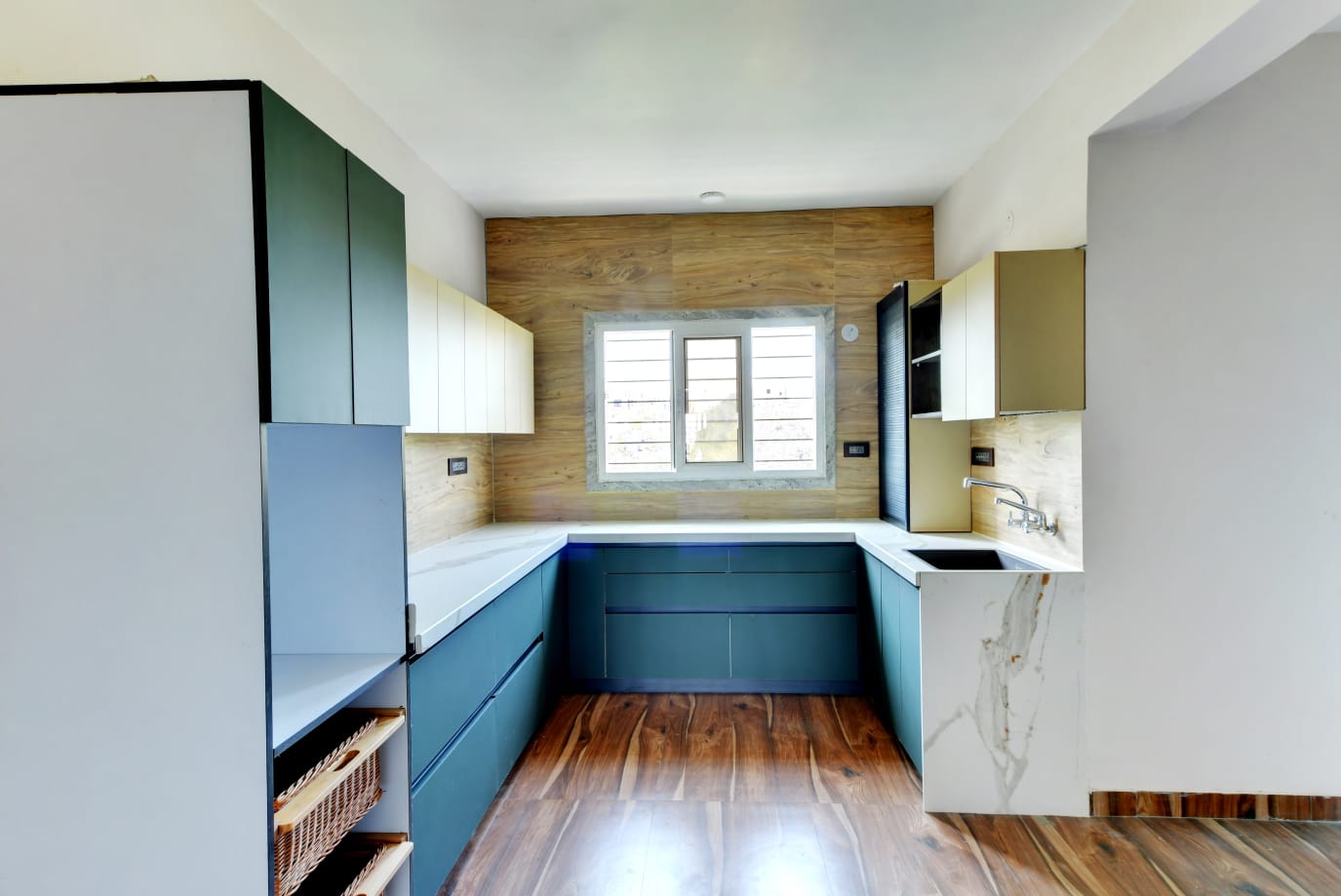 Luxury Kitchen - View 1